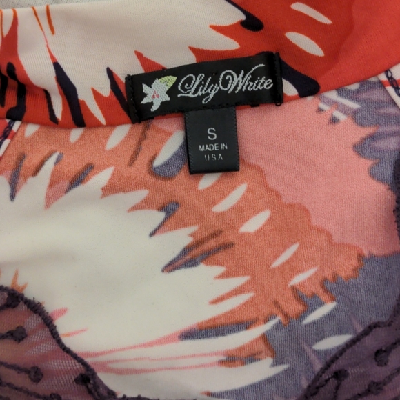 Bright summer sleeveless top - Picture 3 of 3